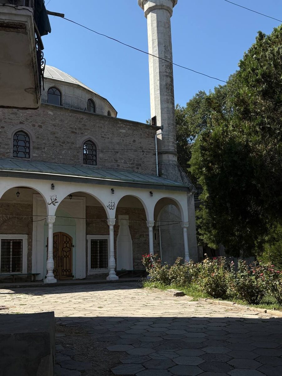 Внутренний двор мечети.