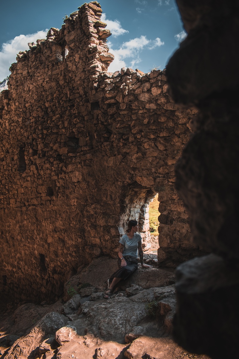 Посетили священное место осетин - Дзивгисская крепость