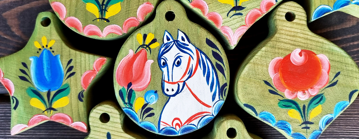 Ёлочные игрушки по мотивам костромской росписи, с костромским тюльпаном, костромским розаном, костромским конем, художник Амосова Н., Кострома, 2025