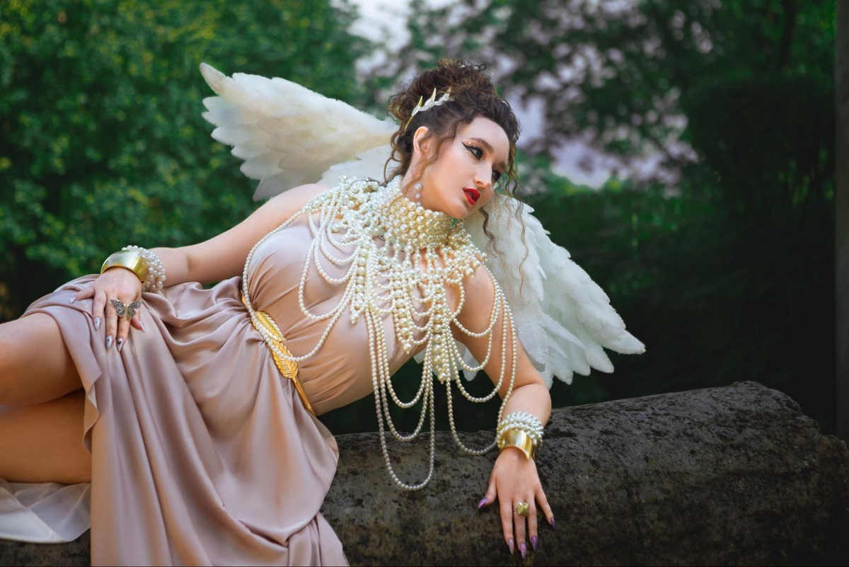    Маска нужна для двух вещей: изменить часть картинки, а остальное не трогать, или вырезать из фотографии что-то, что потом пойдёт на составной коллаж, карточку маркетплейса, рекламу / Фото: Елизавета Чечевица