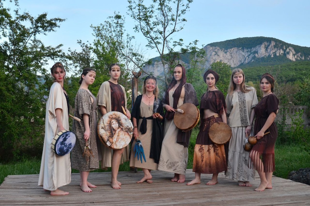 Участницы этнопроекта «Мода народов Крыма» // Фото: Александр Кадников