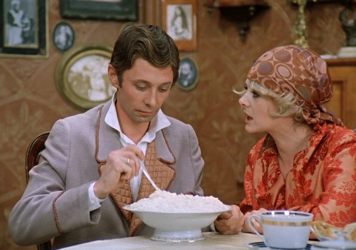 Кадр из кинофильма "Не может быть!", 1975 г., режиссер Леонид Гайдай, сценаристы Владлен Бахнов, Леонид Гайдай, композитор Александр Зацепин (скриншот)