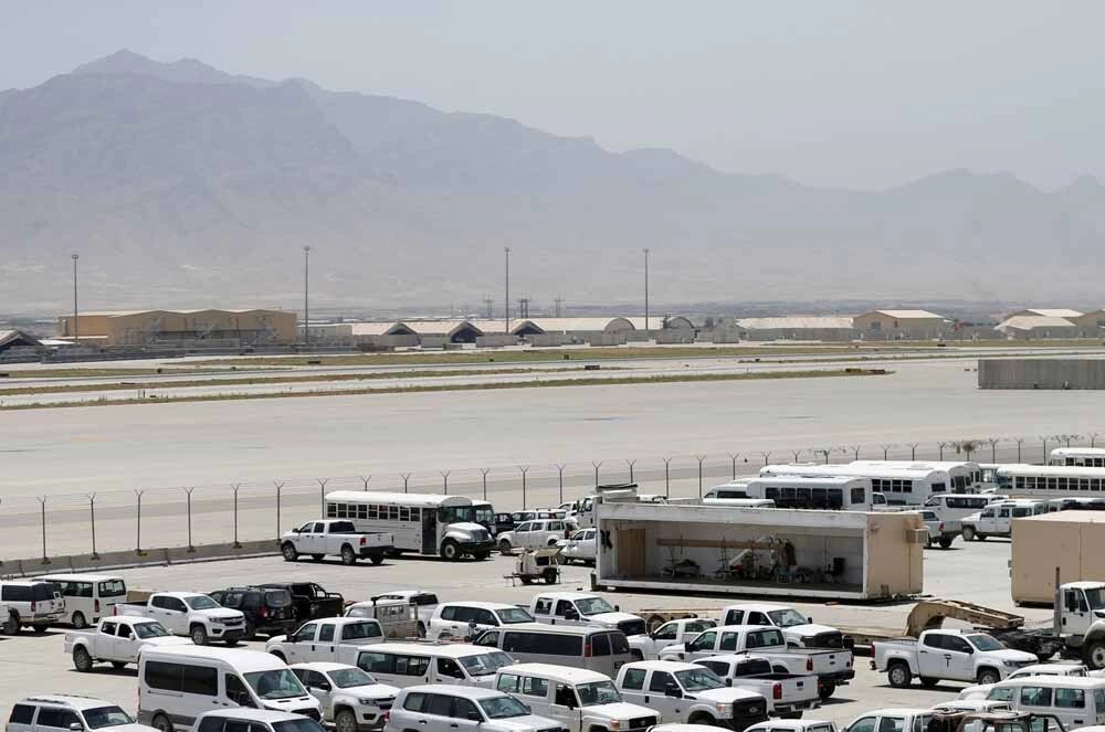    Авиабаза Баграм после того, как ее покинули американские войска. Фото: Reuters