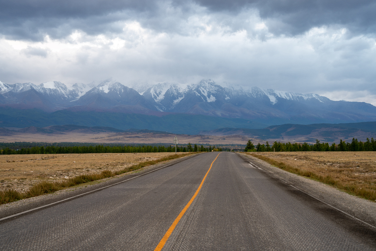 вид на Северо-Чуйский хребет с Чуйского тракта