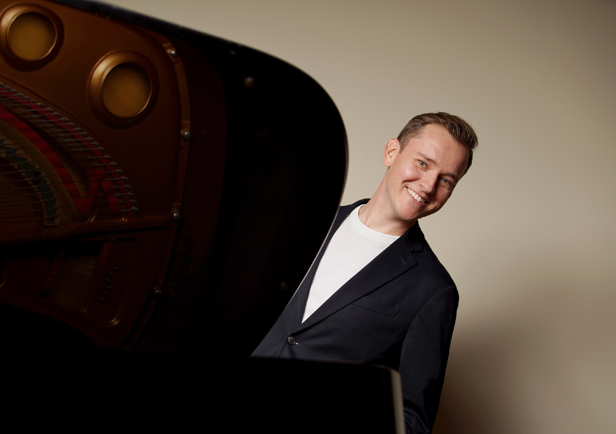 Артист Yamaha пианист Евгений Лебедев