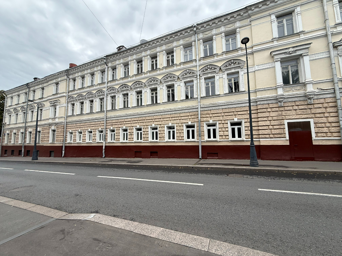 Фото автора канала. Московская женская гимназия имени В. П. фон-Дервиз.