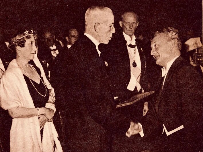 В 1937 году Альберт Сент-Дьерди получил Нобелевскую премию за открытие витамина C и роль кислот в клеточном дыханииИсточник: Wikimedia