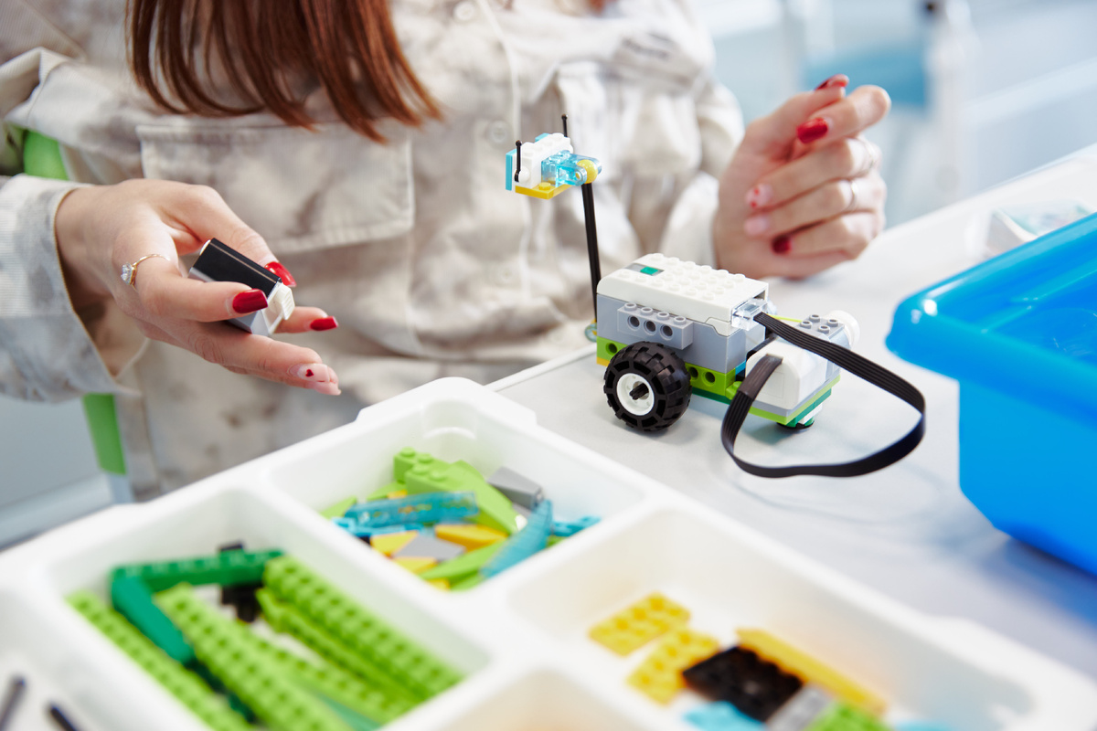 Ключевая особенность WeDo 2.0 – полная автономность создаваемых моделей