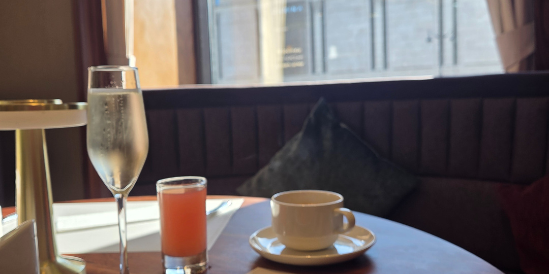 Завтрак в Crown Hotel Санкт-Петербург за 2000 рублей