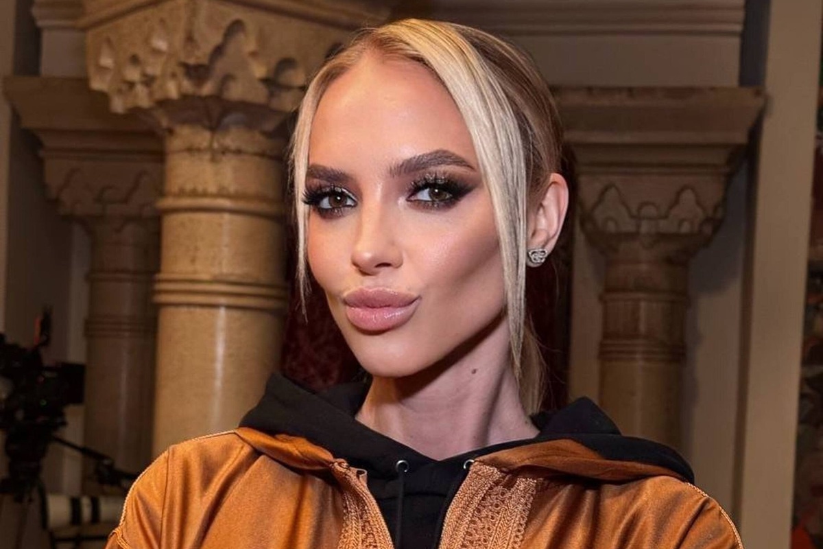     «Я очень люблю себя и этим горжусь»: звезда Comedy Woman Надежда Сысоева рассказала, как относится к своему возрасту