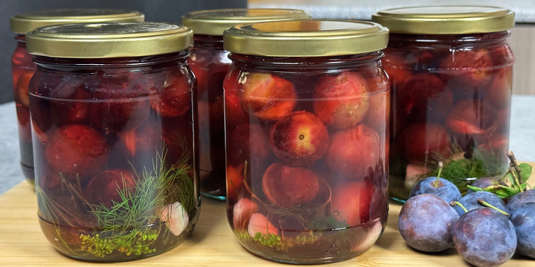 Маринованные сливы: ароматная закуска на зиму, которую захочется повторить!