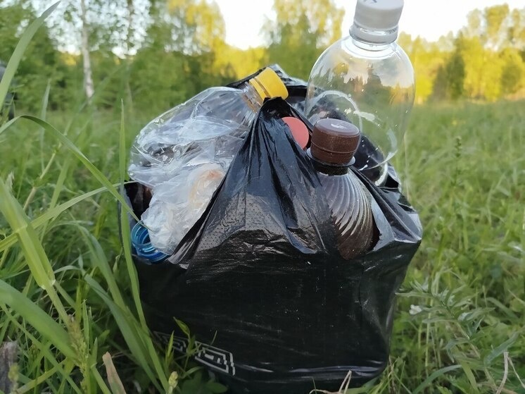     Ребята собрали более 200 мешков мусора с берегов рек, которые стали более чистыми и безопасными для всех жителей города. Фото: МК в Великом Новгороде