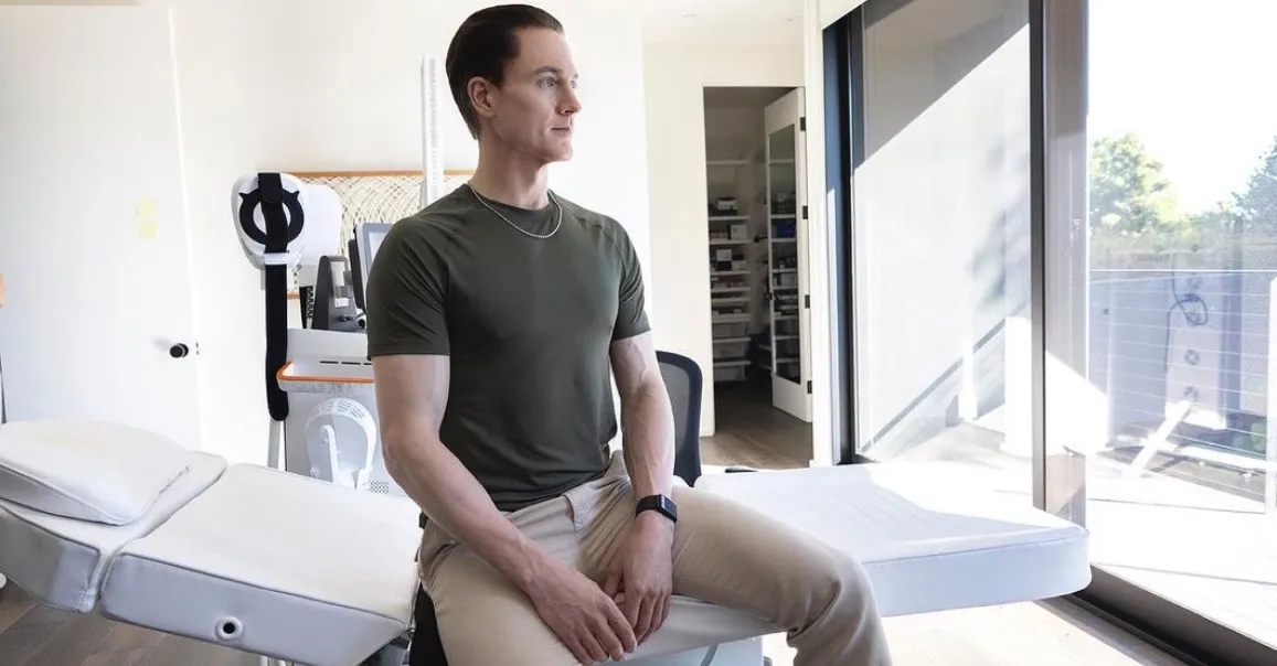 Брайан Джонсон — американский предприниматель, венчурный инвестор, основатель и генеральный директор компаний Kernel и OS Fund. 
Kernel занимается изучением мозга, а OS Fund инвестирует в научно-технические стартапы. Источник: nypost.com