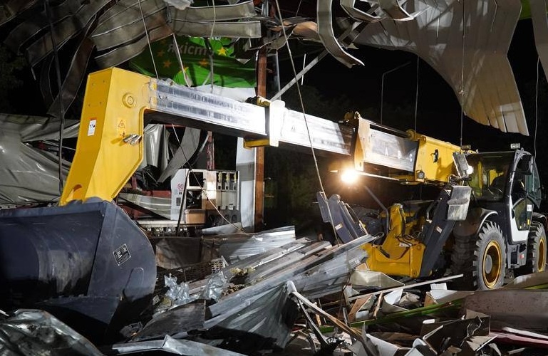    Фото: уничтоженная АЗС под Полтавой, соцсети