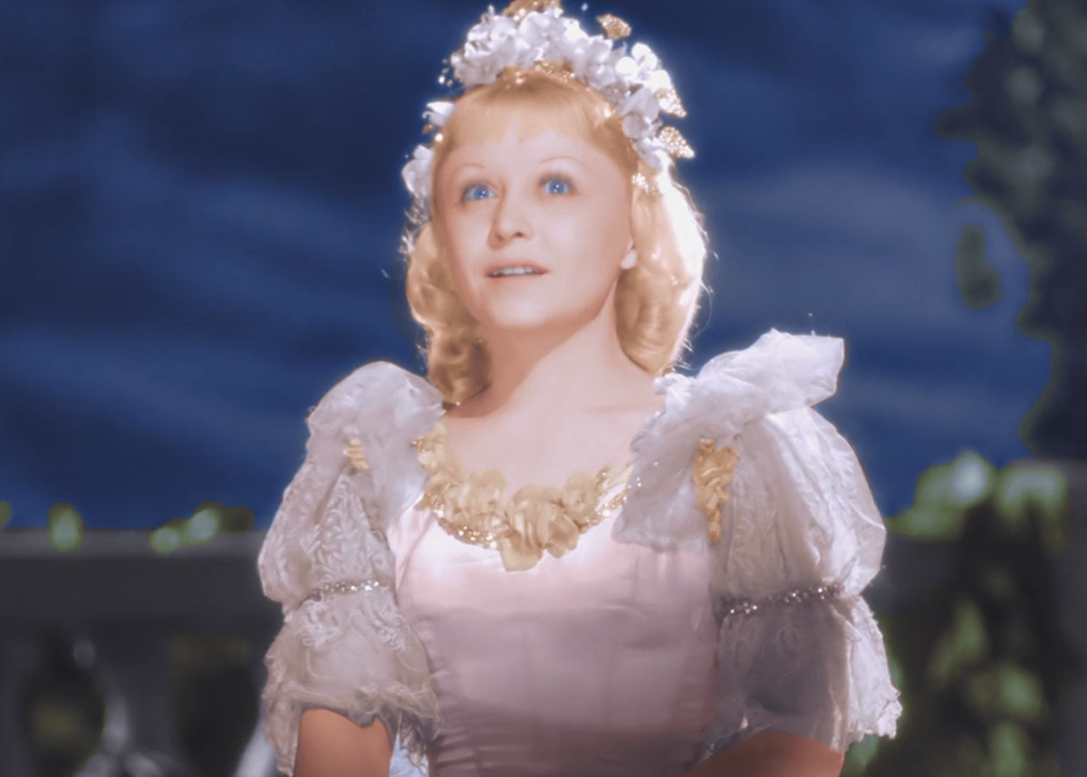 Кадр из фильма-сказки «Золушка», производство киностудии «Ленфильм», режиссёры Надежда Кошеверова, Михаил Шапиро, 1947 г.