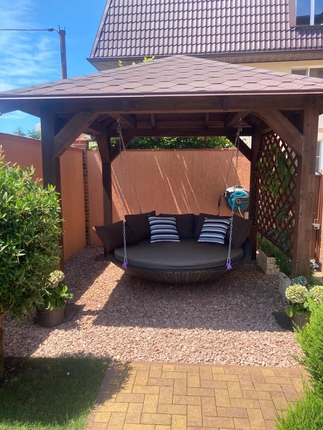 Подвесная кровать из ротанга цвет венге, с матрасом и подушкам и в комплекте