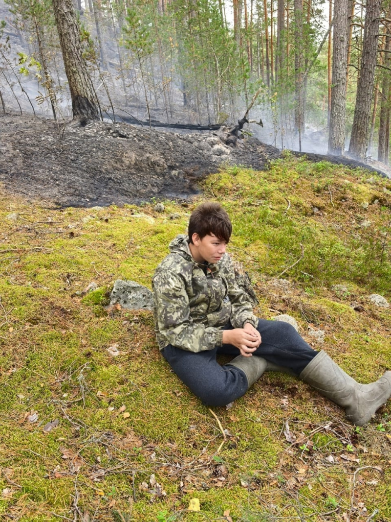    Подросток с отцом тушили пожар в Ладожских шхерахскрин видео