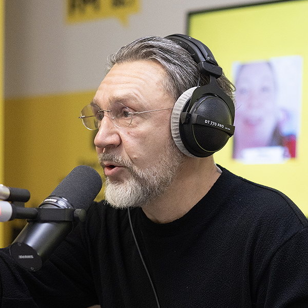     Сергей Шнуров о песне «Музыкатанца», творческой щедрости и почему он «себя сдерживает»