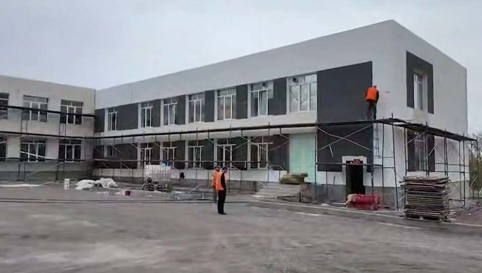 В Макеевке завершается капитальный ремонт школы, которая пострадала от обстрелов в прошлом году