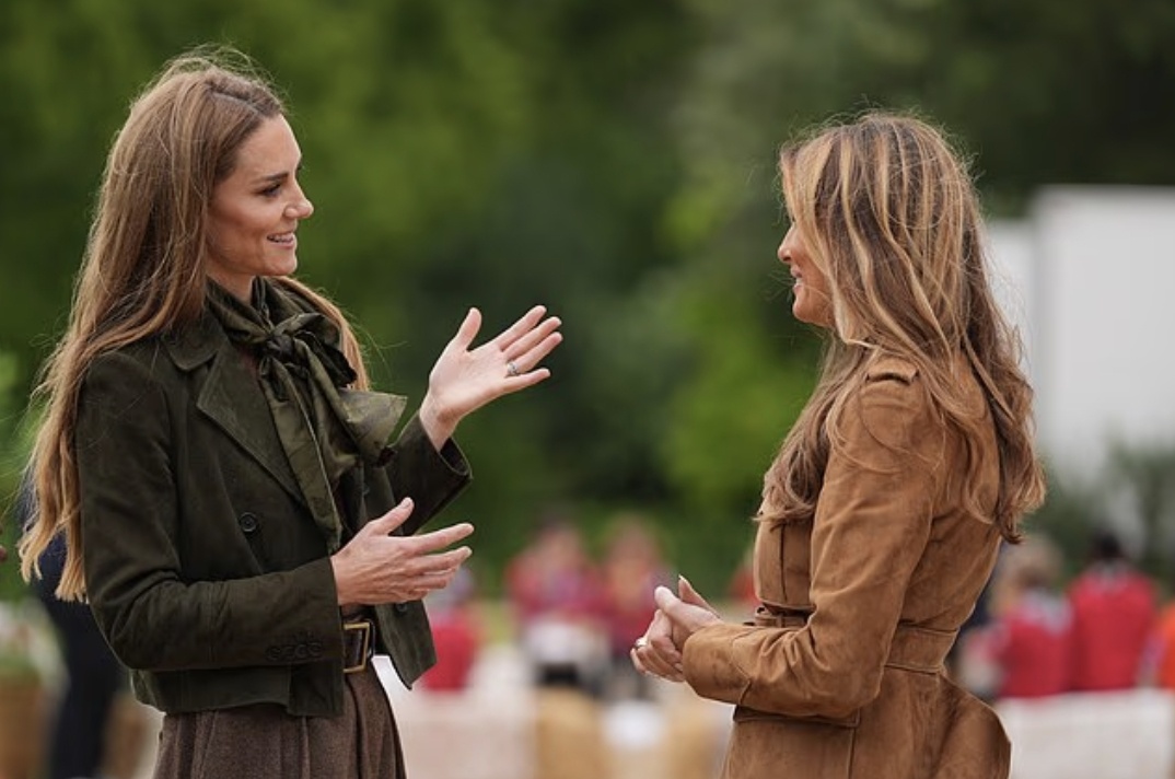 Кейт выглядела оживлённой во время беседы с первой леди США после встречи с участниками программы «Скауты-белки».