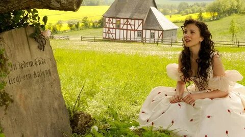 Золушка в бальном платье у могилы матери