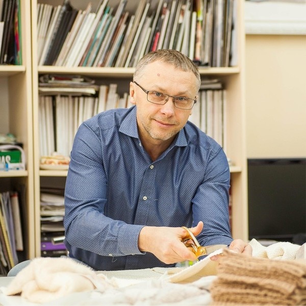 Александр Богданов за работой