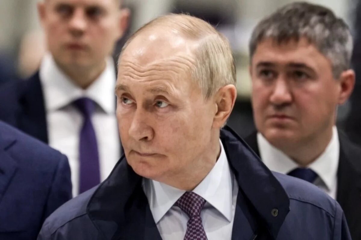    Жители Перми встретили кортеж Владимира Путина ликующими криками