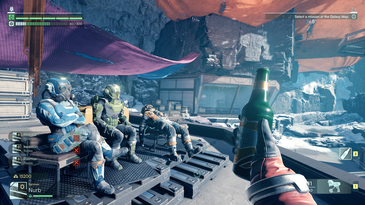 Бар в катамаране — да, здесь можно поесть, настроить винил-плейлист и ненадолго забыть, что через 20 минут тебя могут разнести на куски.