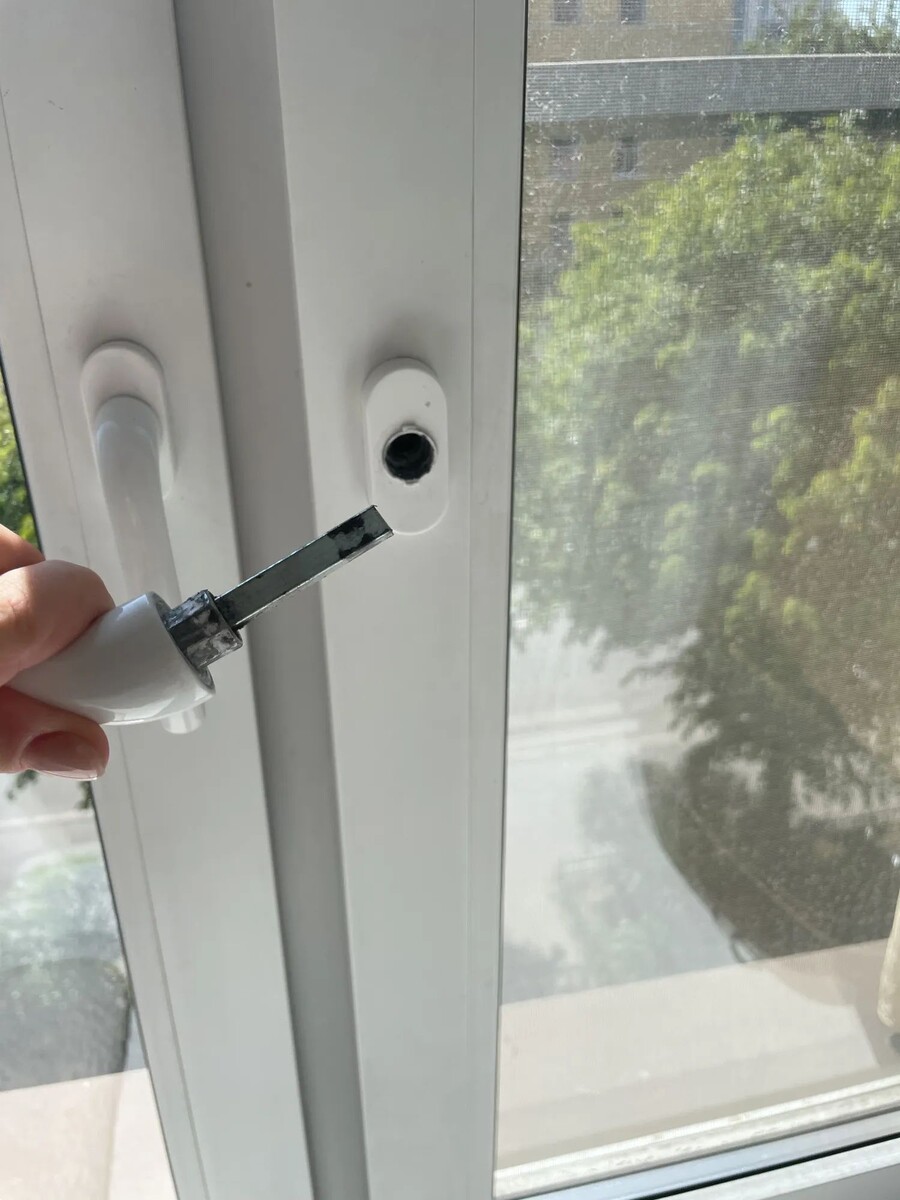 Замена ручки окна в Кудрово 9-043-042 или +7-931-582-68-50