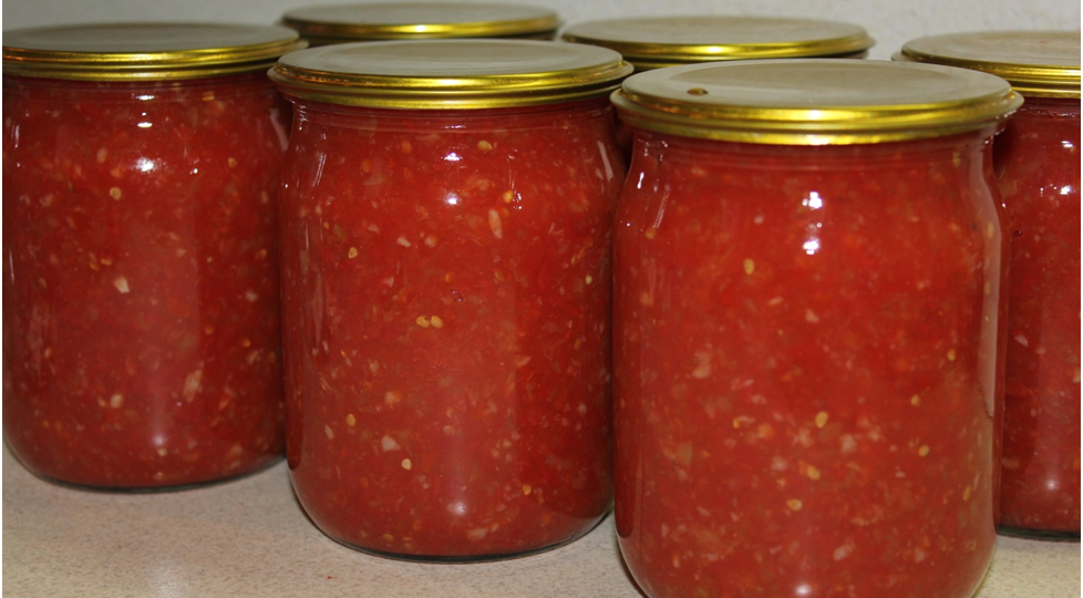 Варёная аджика из помидор и болгарского перца на зиму.