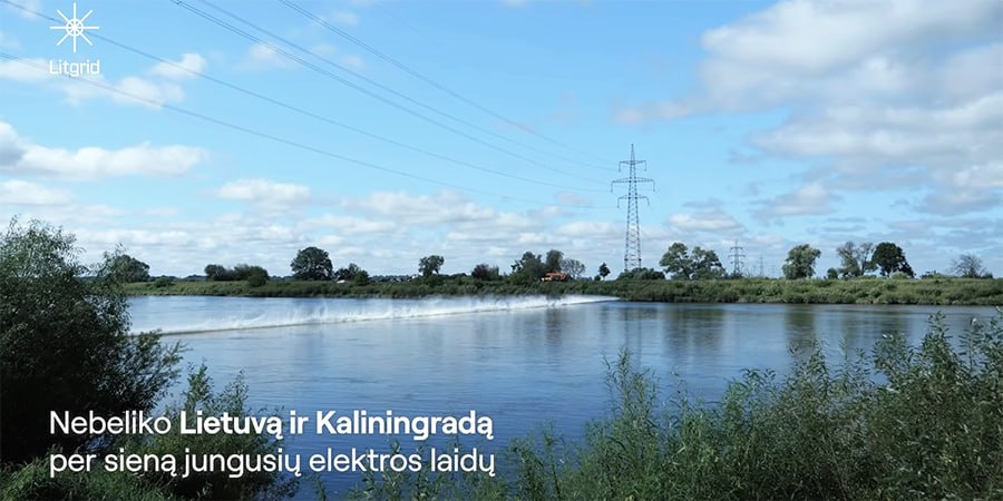Описание: Не осталось электропроводов, соединявших Литву и Калининград через границу. Но опоры пока стоят.
Источник: Скриншот с видео Litgrid