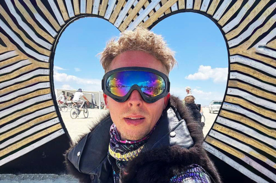    Социальные сети