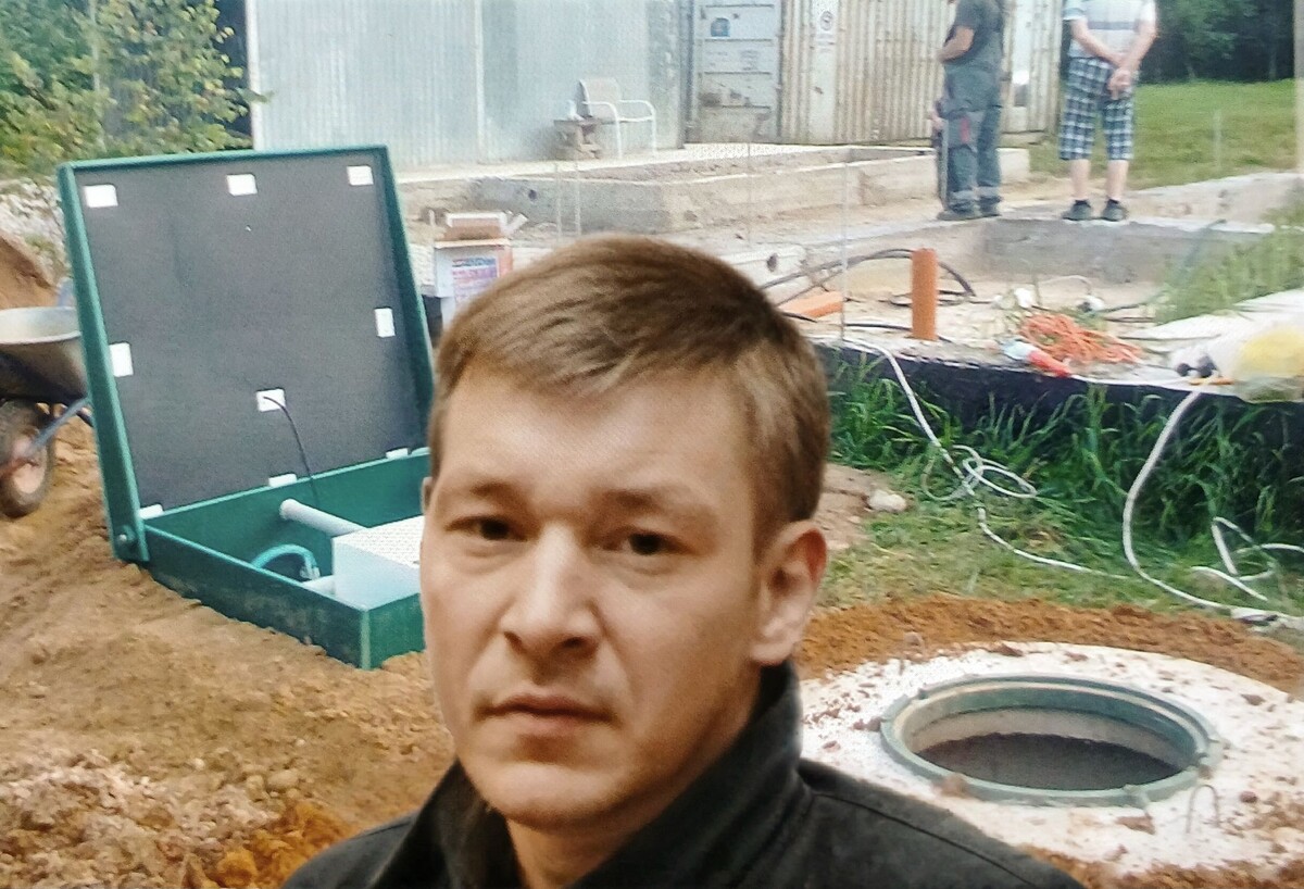 Ваш покорный слуга на фоне "супер-универсального решения" - чудо-ящик и стопка колец для фильтрации