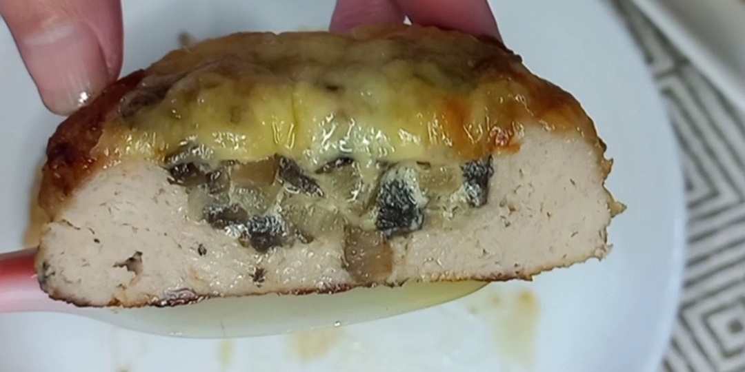 Корзиночки из фарша с грибами и сыром
