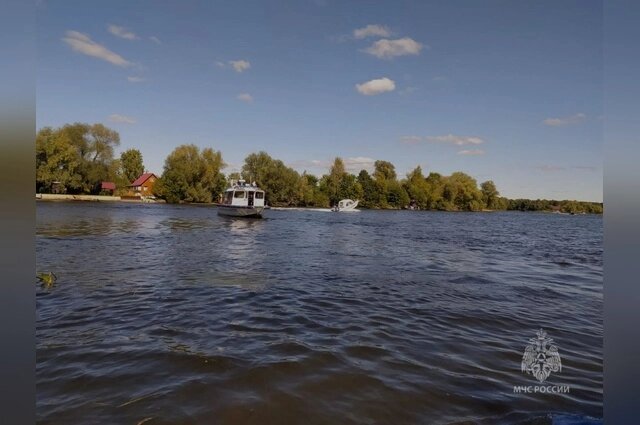    Катер с 7 людьми перевернулся на воде. Фото: пресс-служба ГУ МЧС по РТ