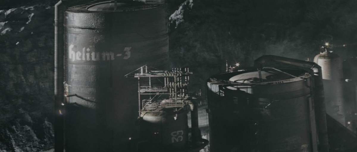 Кадр из фильма "Железное небо".  Топливо для термоядерных реакторов следующего поколения. В «Железном небе» нацисты добывали его на Луне. Идея не так уж и фантастична, как кажется.