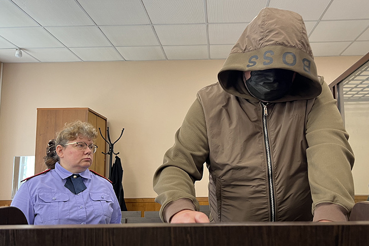    Следователь Романова пояснила, что уголовное дело возбуждено 21 августа по ч. 6 ст. 290 УК РФ («Получение взятки»)