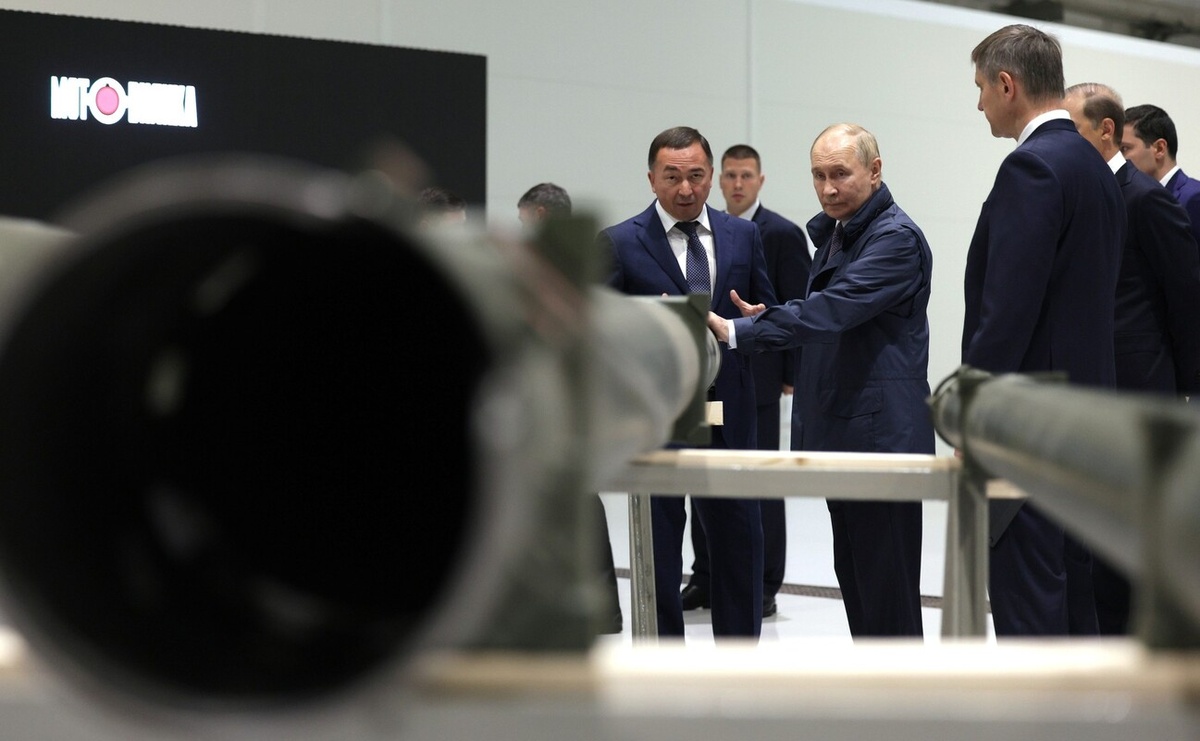 Главе государства продемонстрировали современные виды вооружения.  Фото: пресс-служба Администрации президента РФ