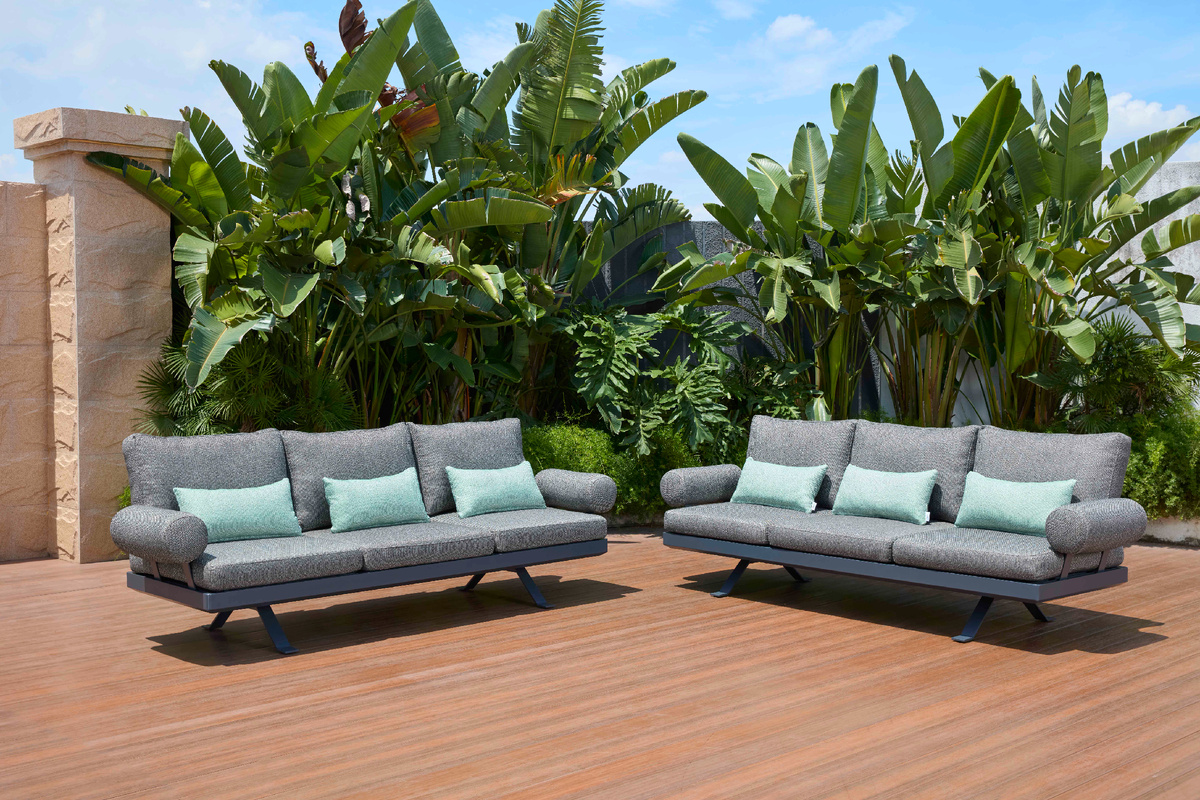 Садовый диван, можно расположить внутри дома