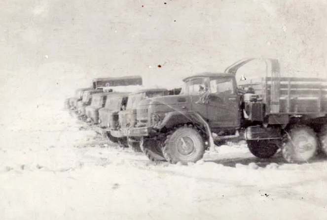 Машины автоколонны советских пограничников прибывших в ДРА