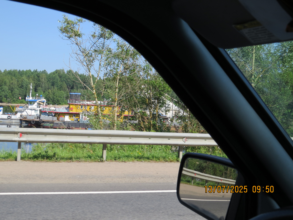 Земснаряд или землечерпалка для проведения дноуглубительных работ