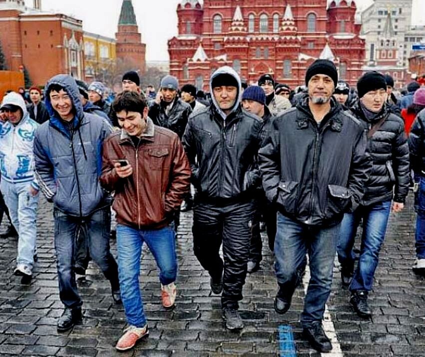 По Красной площади в Москве (иллюстрация из открытых источников)