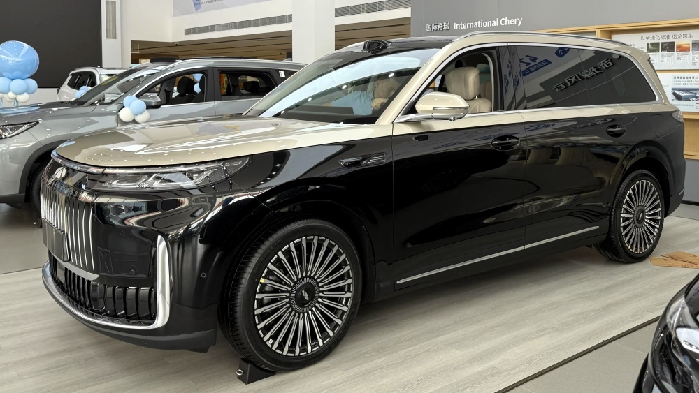 На фото из соцсети: Кроссовер Chery Fulwin T11