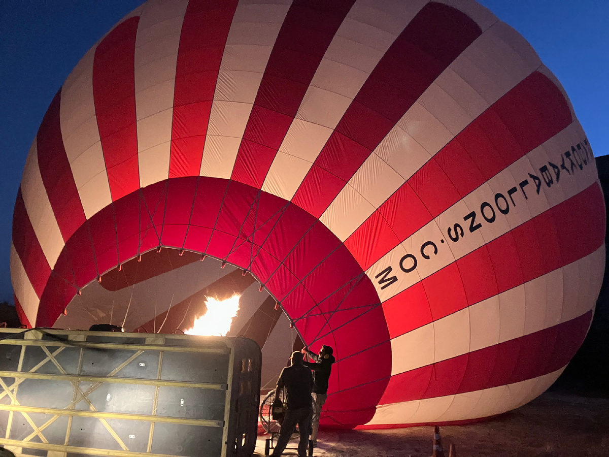 Шар поднимался медленно и нехотя, но мы были терпеливы )