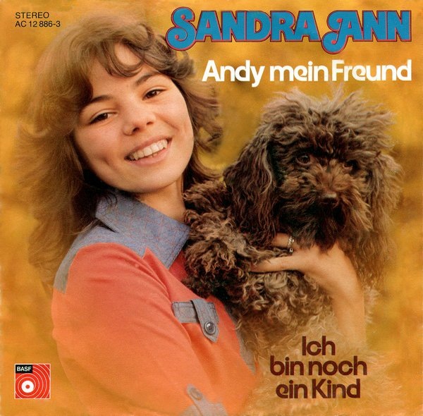 дебютный сингл маленькой Сандры - "Andy mein Freund" – о домашней собаке.