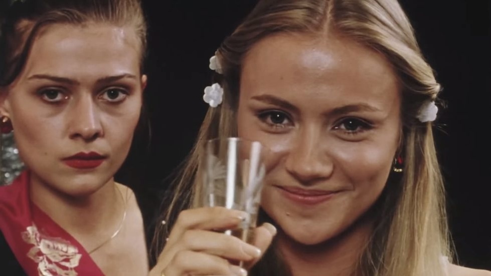 Мария Голубкина и Мария Миронова в фильме «Свадьба», к/с «Мосфильм», Catherine Dussart Productions, Lichtblick Film und Fernsehproduktion, Arte France Cinéma Ciné B, Westdeutscher Rundfunk, Etalon Film, 2000, реж. П. Лунгин