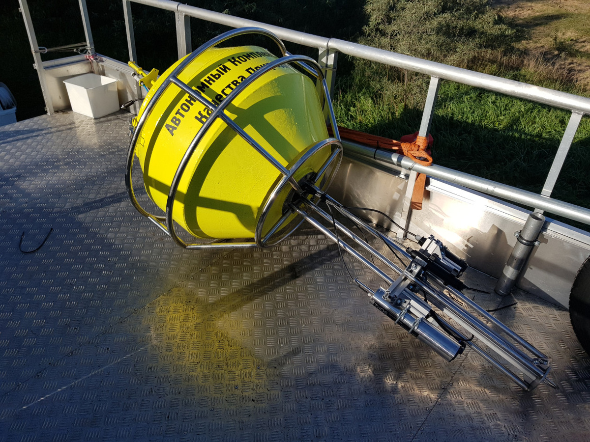 Автономная станция мониторинга качества воды "Буян". Фото: Максим Платонов