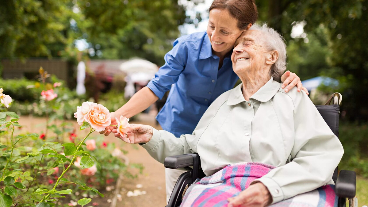 Уход за больными родственниками — за людьми старше 80 лет или инвалидами I группы