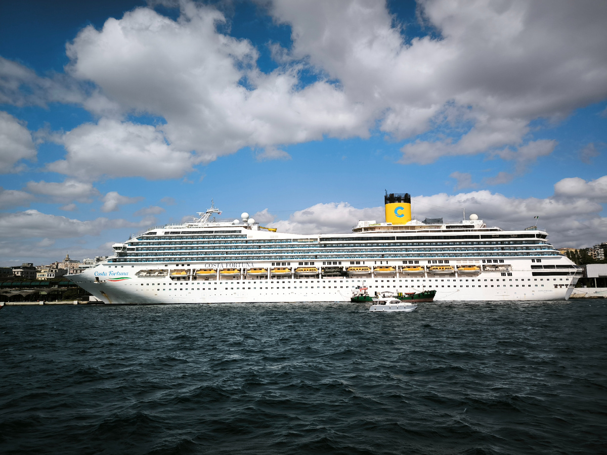 Круизный лайнер на пристани