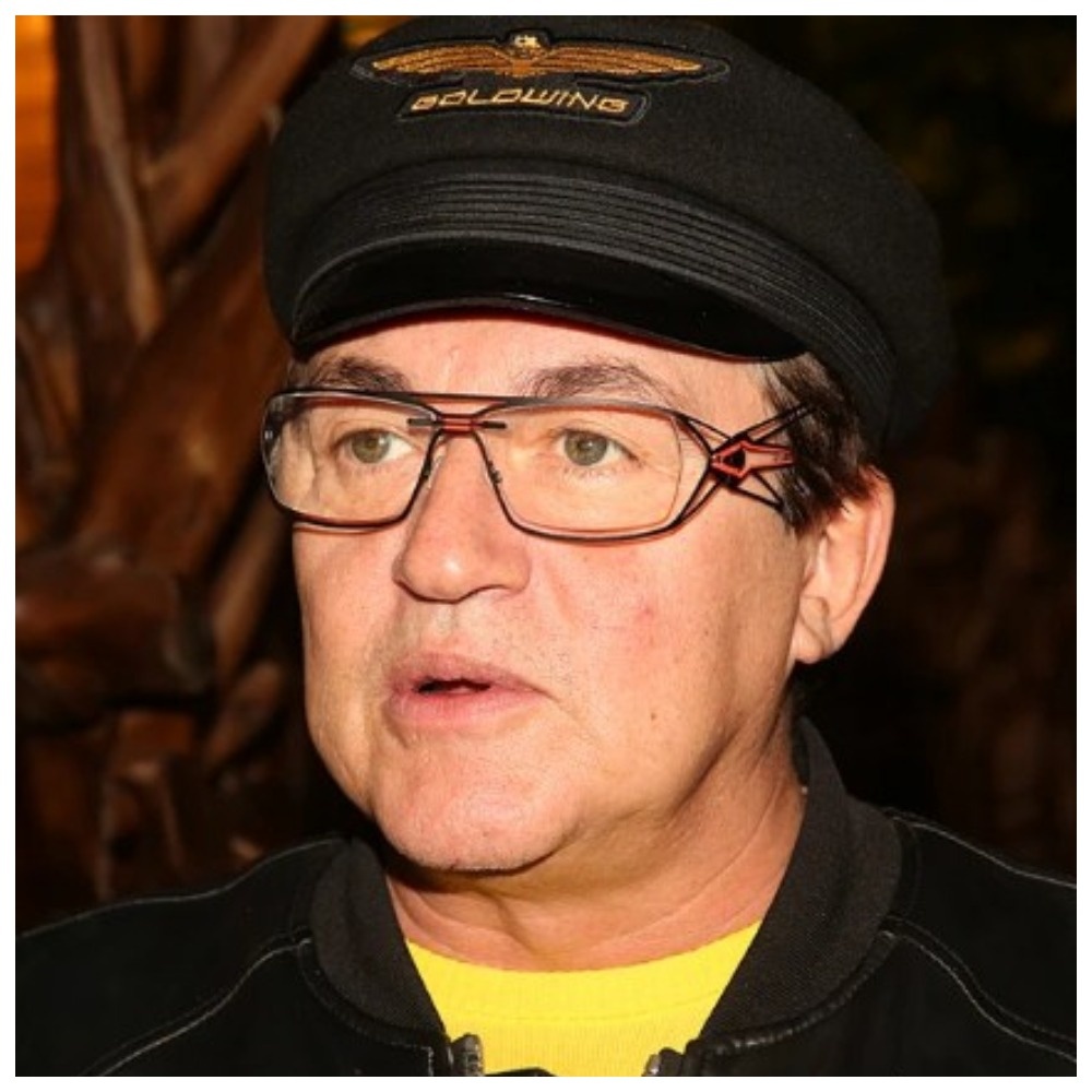 Я Стивена Кинга последнего не видел, а вы хотите, чтобы я желтую прессу смотрел!